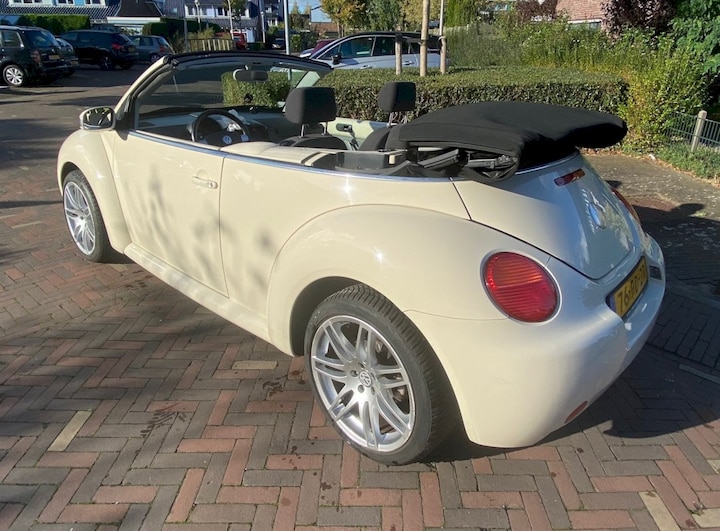 Volkswagen New Beetle Cabrio 1.6 (2004)