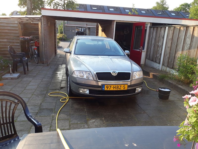 Skoda Octavia 1.6 Ambiente (2008)