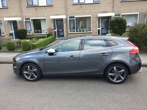 Volvo V40 D4 R-Design (2013)