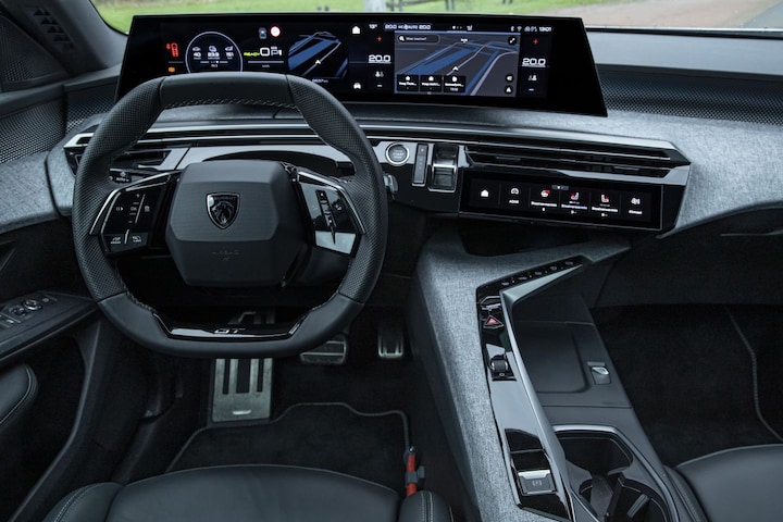 Peugeot E-5008 Tesla Model Y dubbeltest