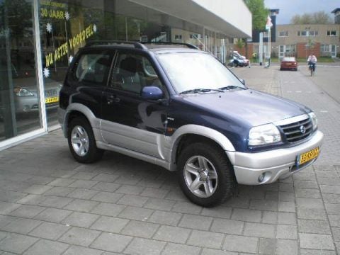 Suzuki Grand Vitara Metal Top 2.0 Wide Body (2003)