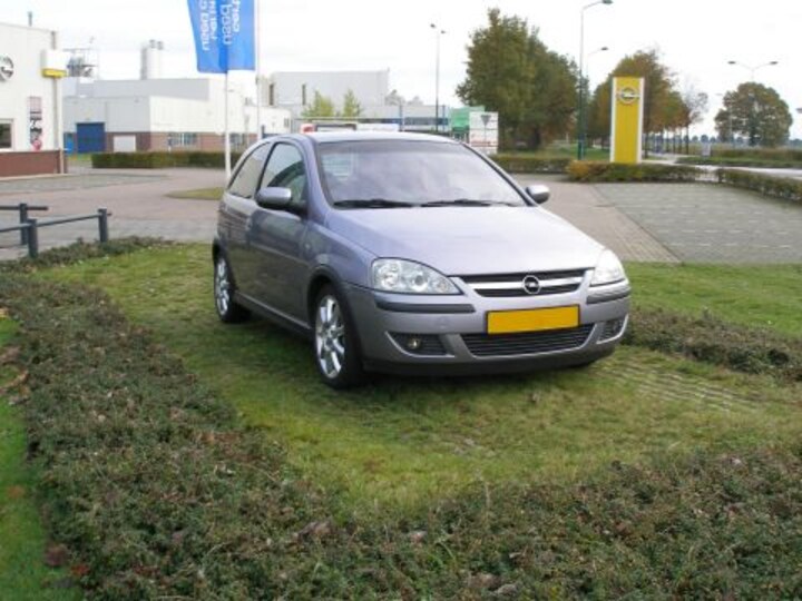 Opel Corsa 1.4-16V Sport
