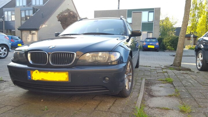 BMW 320i Executive (2003)