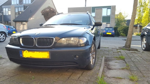 BMW 320i Executive (2003)