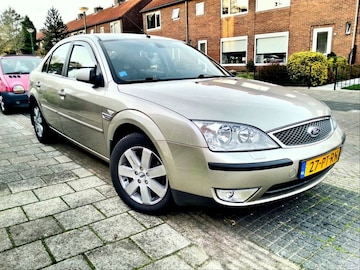 Ford Mondeo 2.0 16V Futura (2004)