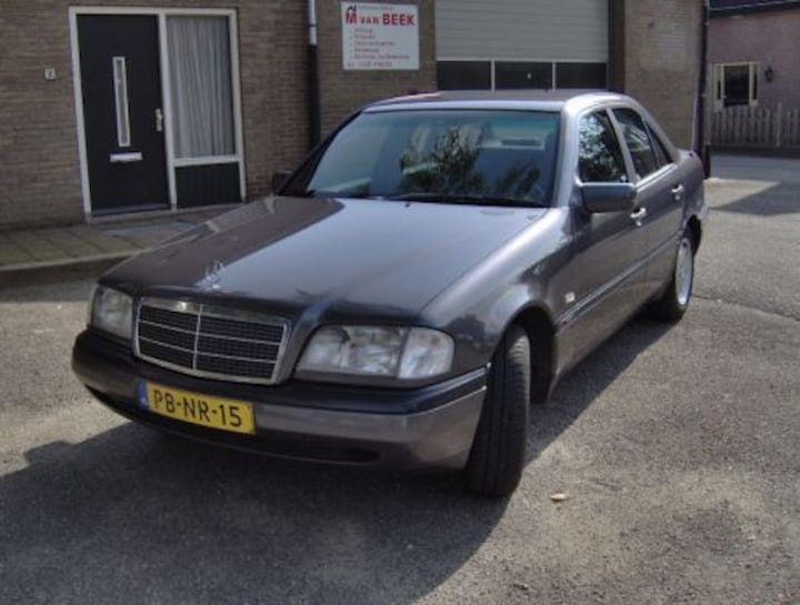 Mercedes-Benz C 180 Classic
