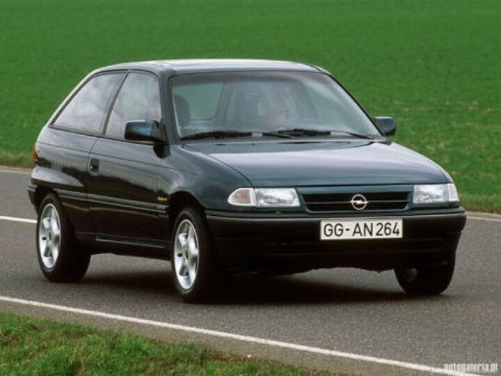 Opel Astra 1.6i Sportive