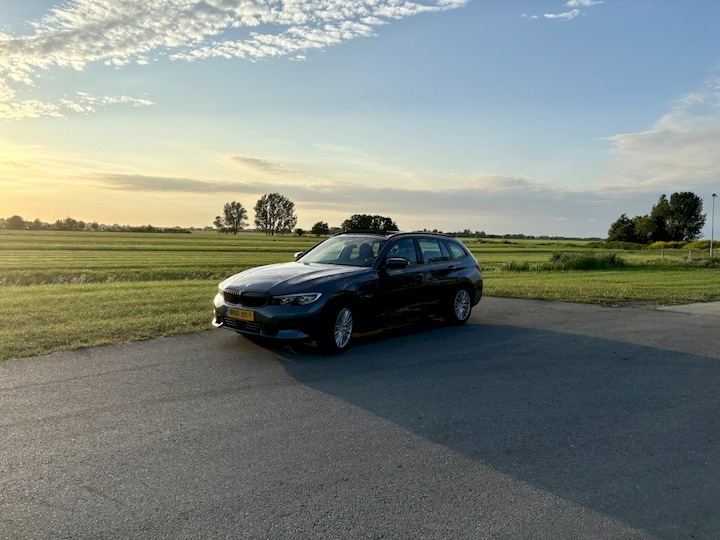 BMW 320e Touring (2021)