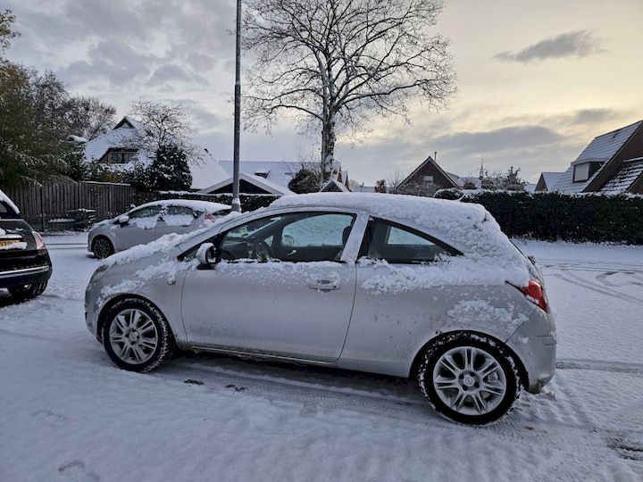 Opel Corsa 1.2-16V Essentia (2008)