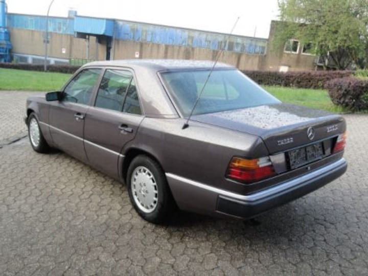 Mercedes-Benz 300 D Turbo
