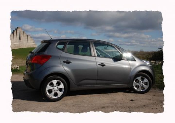 Kia Venga 1.4 CVVT X-ecutive (2010)