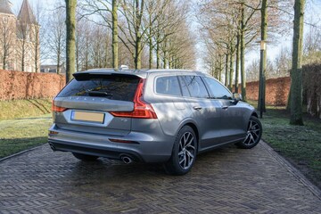 Volvo V60 T5 Momentum (2019)