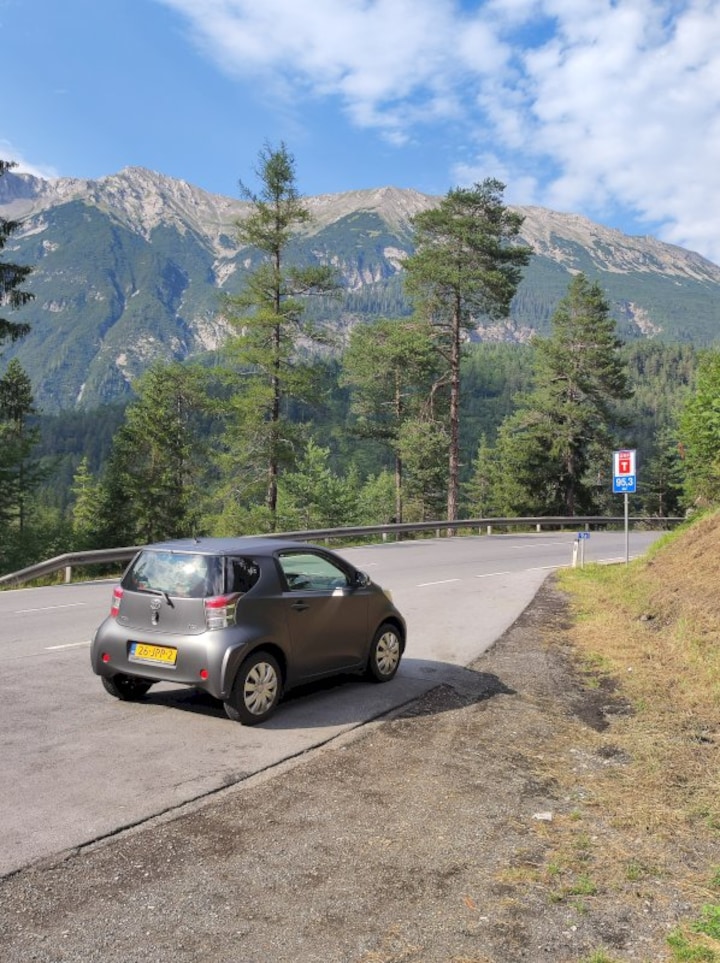Toyota iQ 1.0 VVT-i Aspiration (2009)