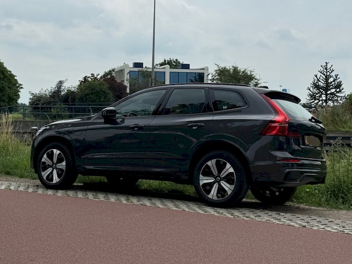 Volvo XC60 T6 Plug-in Hybrid AWD Plus (2024)