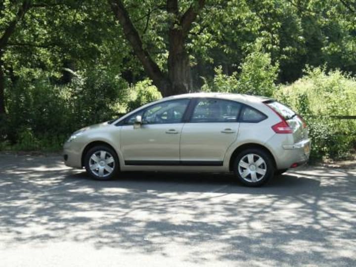 Citroën C4 1.6 16V Ligne Ambiance (2005)