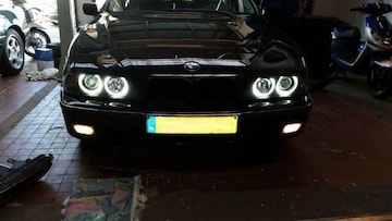 BMW 523i (1997)