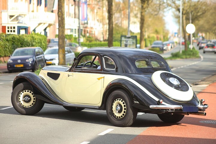 BMW 327