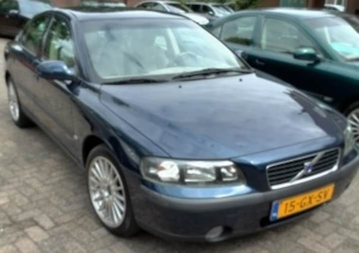 Volvo S60 2.4 T (2001)