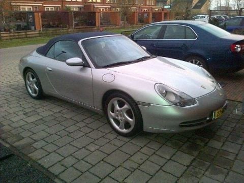 Porsche 911 Carrera 4 Cabriolet (2000)