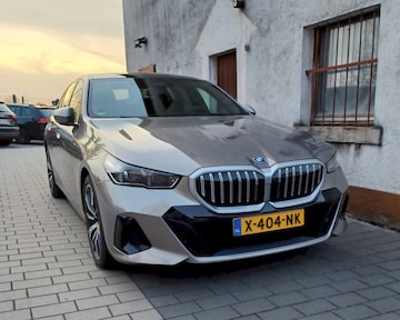 BMW 530e (2023)