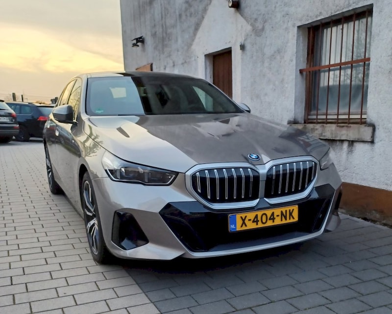 BMW 530e (2023)