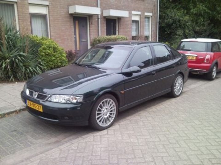 Opel Vectra 2.0i-16V CDX
