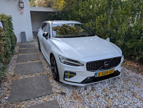 Volvo V60 T6 Plug-in Hybrid AWD Plus