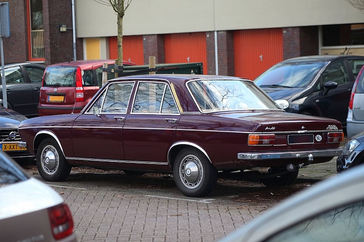 Audi 100