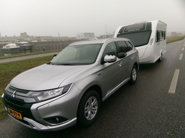 Mitsubishi Outlander PHEV Pure (2019)