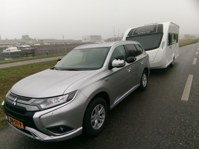 Mitsubishi Outlander PHEV Pure (2019)