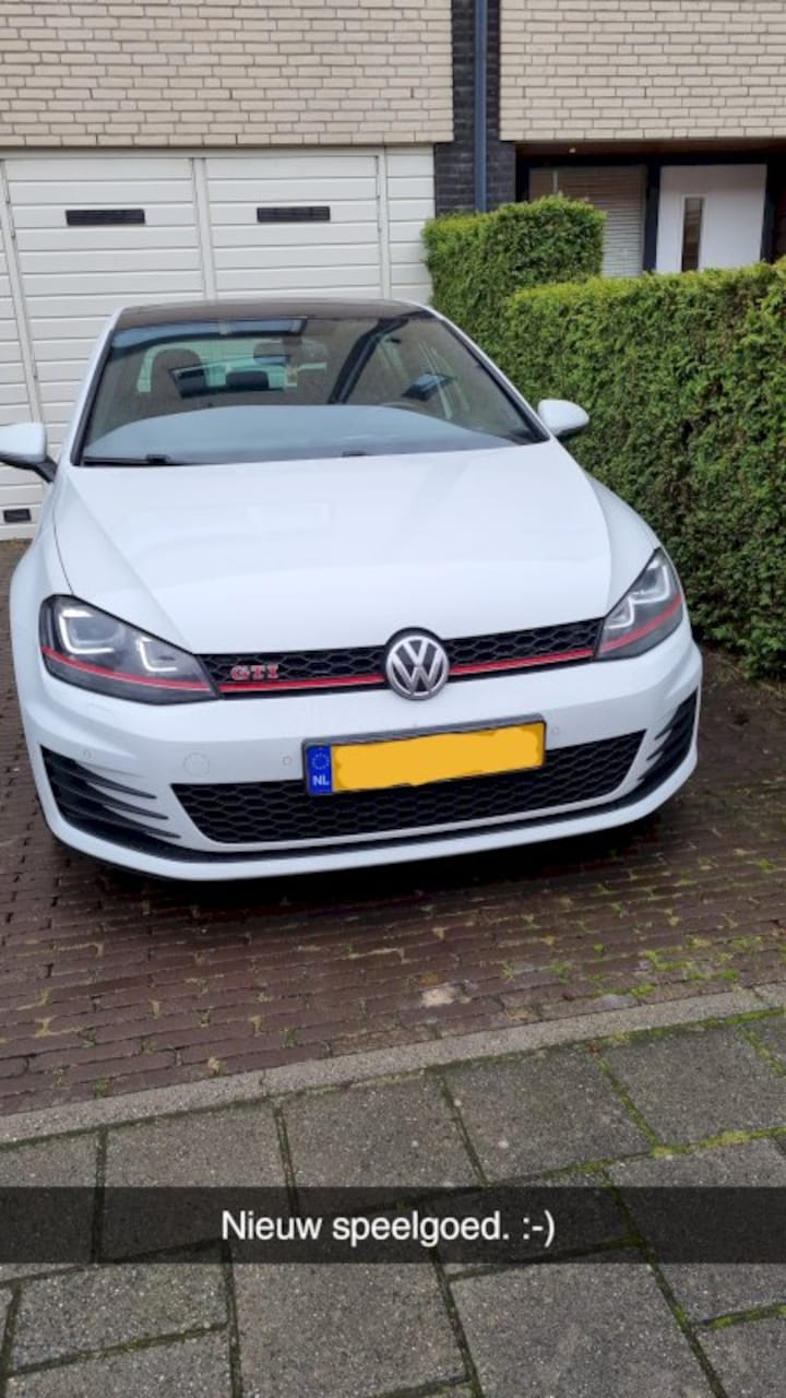 Volkswagen Golf 2.0 TSI GTI Performance (2016)