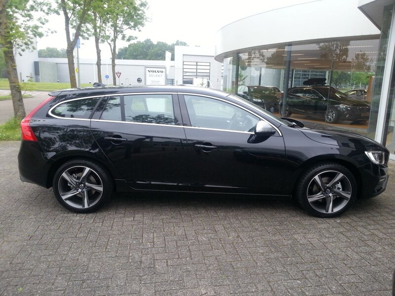 Volvo V60 T3 R-Design (2015)