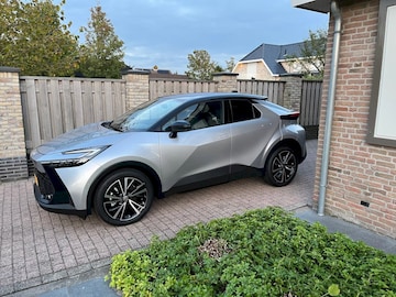 Toyota C-HR 2.0 Plug-in Hybrid Executive (2024)