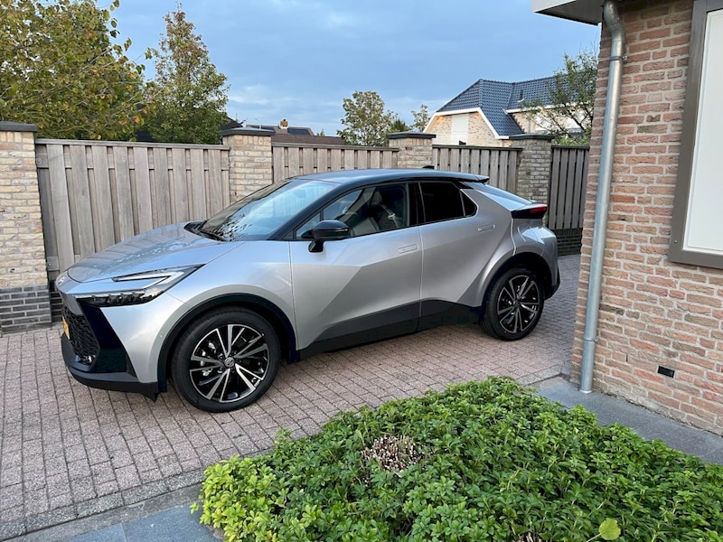 Toyota C-HR 2.0 Plug-in Hybrid Executive (2024)