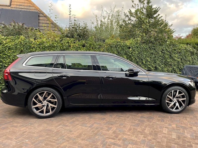 Volvo V60 T5 Momentum (2019)