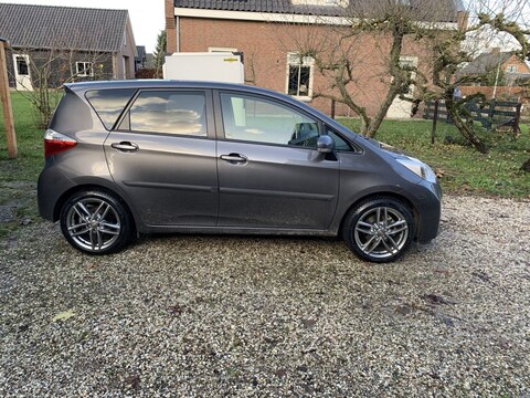 Toyota Verso-S 1.3 VVT-i Dynamic (2013)