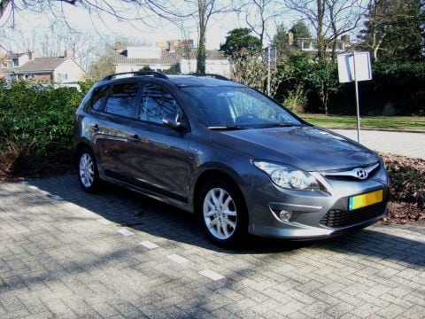 Hyundai i30 CW 1.4i CVVT Blue i-Motion (2011)
