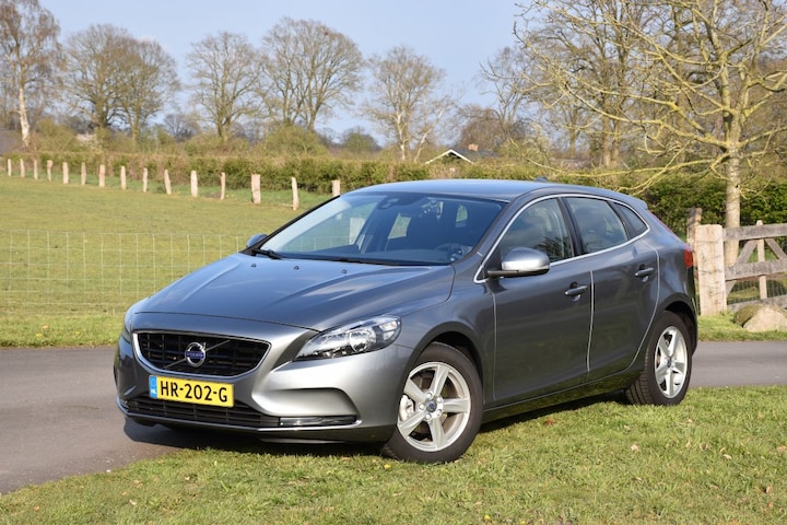 Volvo V40 D2 Momentum (2015)