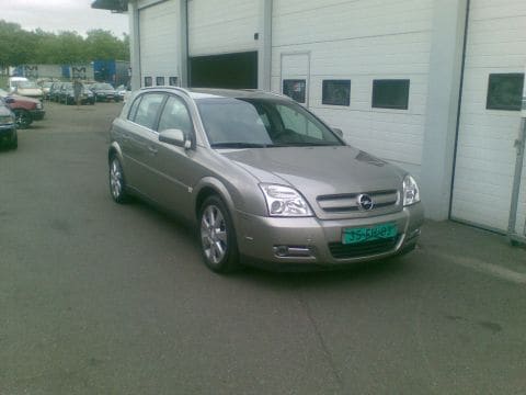 Opel Signum 2.2-16V DGi Cosmo (2003)