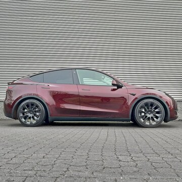 Tesla Model Y Long Range AWD (2023)