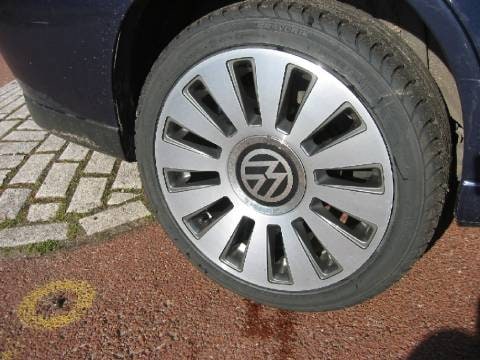 Volkswagen Polo Sedan 1.6 75pk (1998)