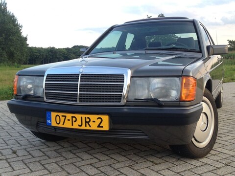 Mercedes-Benz 190 E (1986)