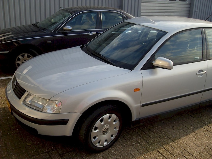 Volkswagen Passat 1.8 5V Trendline (1997)