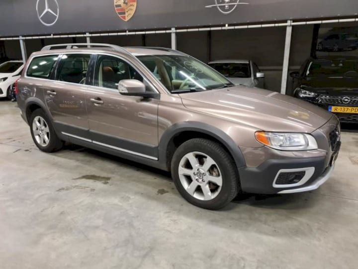 Volvo XC70 D5 AWD Summum (2008)