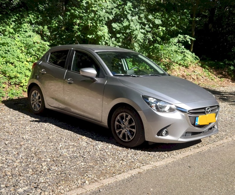 Mazda 2 SkyActiv-G 90 Intro Edition (2015)