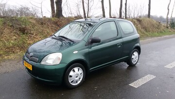Toyota Yaris 1.0 16v VVT-i Linea Luna (2002)