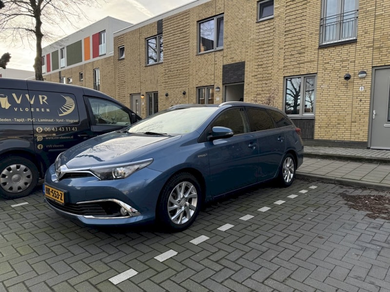 Toyota Auris Touring Sports 1.8 Hybrid Executive (2015)