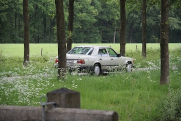 Mercedes-Benz 230 E (1985)