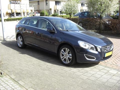 Volvo V60 D3 Momentum (2011)