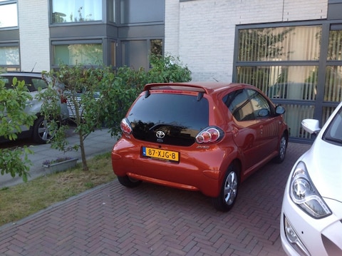 Toyota Aygo 1.0 12v VVT-i Dynamic Orange